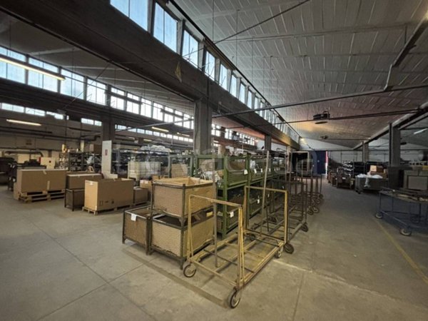 capannone in vendita a Bologna in zona Corticella