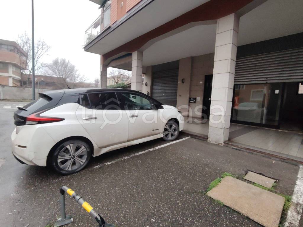 negozio in vendita a Bologna in zona Corticella