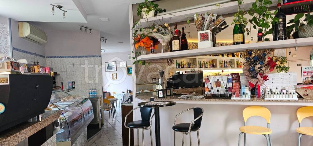 negozio in vendita a Bologna in zona Reno