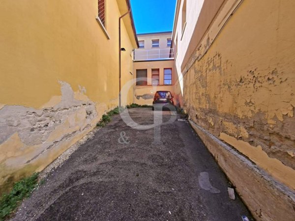 ufficio in vendita a Bologna in zona Centro Storico