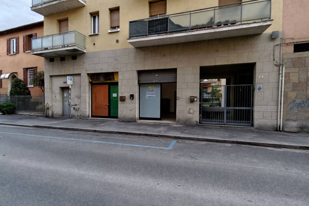 negozio in vendita a Bologna in zona Corticella