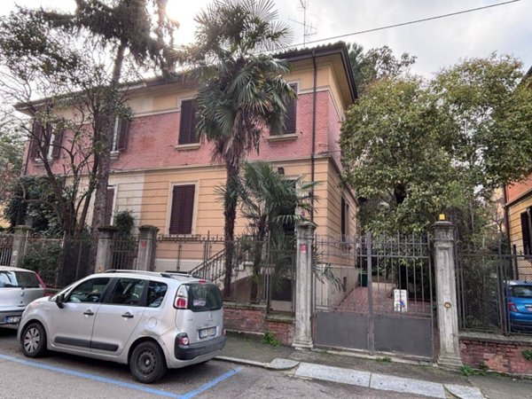 casa indipendente in vendita a Bologna in zona Saragozza