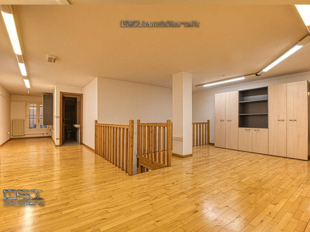 ufficio in vendita a Bologna in zona Santo Stefano