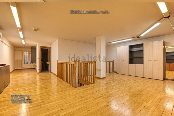 ufficio in vendita a Bologna in zona Santo Stefano