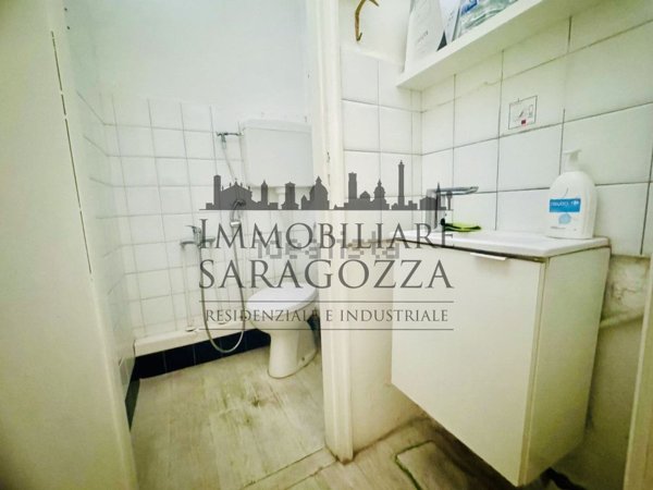 negozio in vendita a Bologna in zona Saragozza