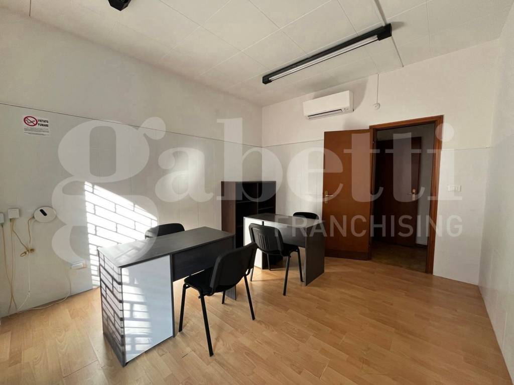 ufficio in vendita a Bologna in zona Saffi