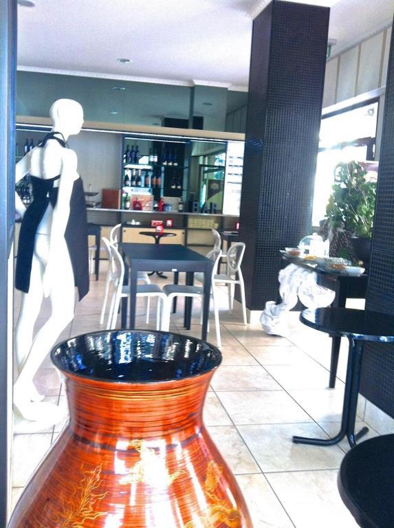 negozio in vendita a Bologna in zona Borgo Panigale