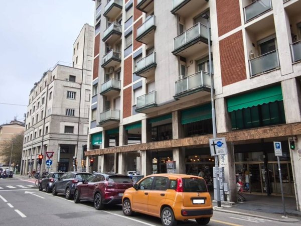 negozio in vendita a Bologna in zona Quartiere Porto