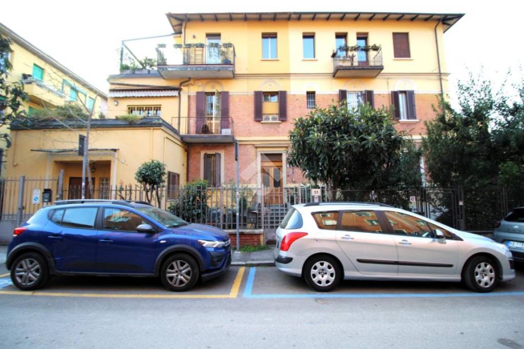 appartamento in vendita a Bologna in zona Saragozza