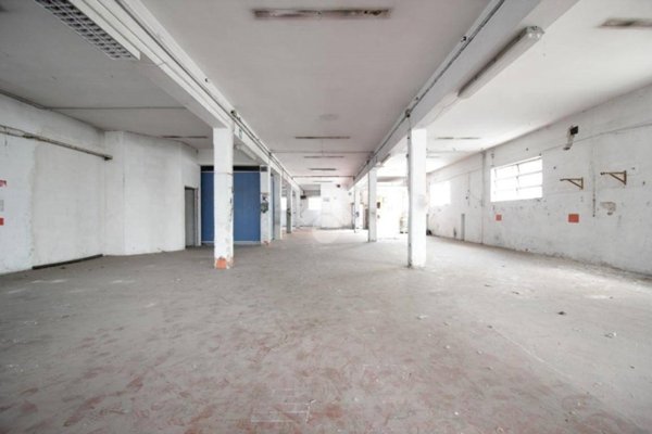 negozio in vendita a Bologna in zona Santa Viola