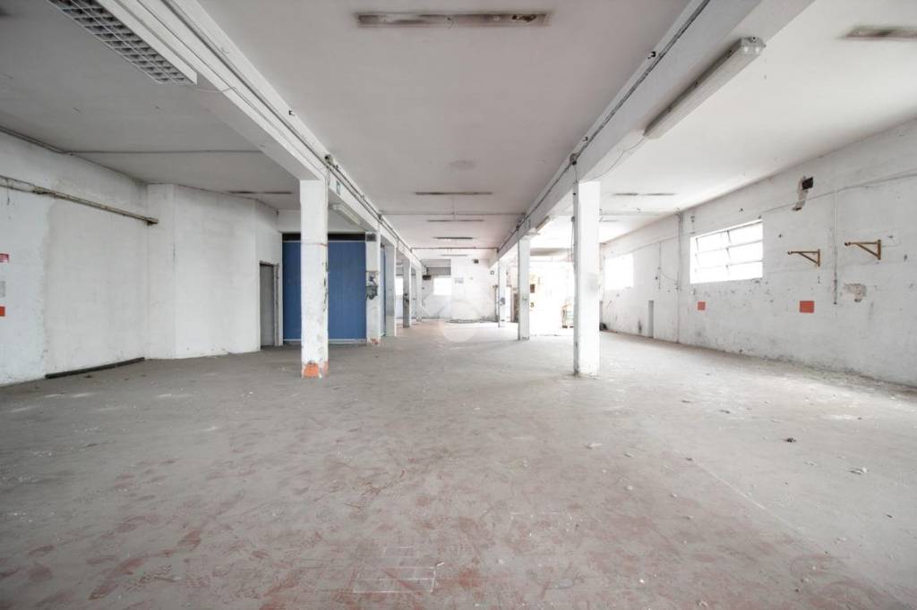 negozio in vendita a Bologna in zona Santa Viola