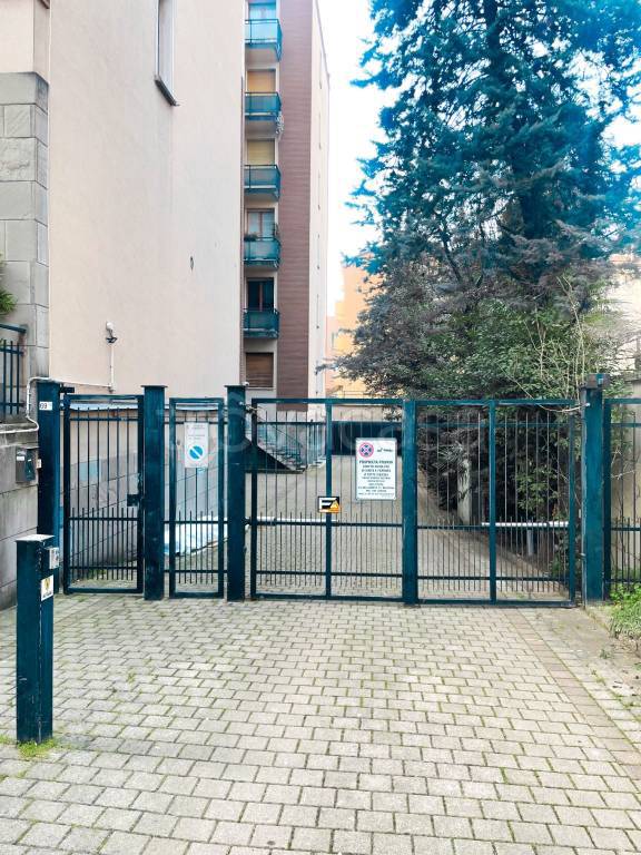 locale di sgombero in vendita a Bologna in zona Saragozza