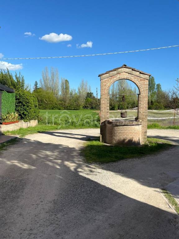 locale di sgombero in vendita a Bologna in zona Corticella