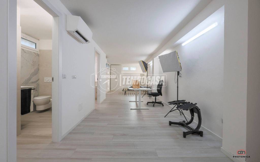 locale commerciale in vendita a Bologna in zona Savena