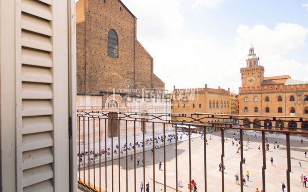 ufficio in vendita a Bologna in zona Centro Storico
