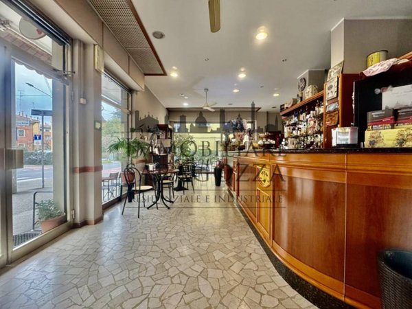 negozio in vendita a Bologna in zona Saragozza