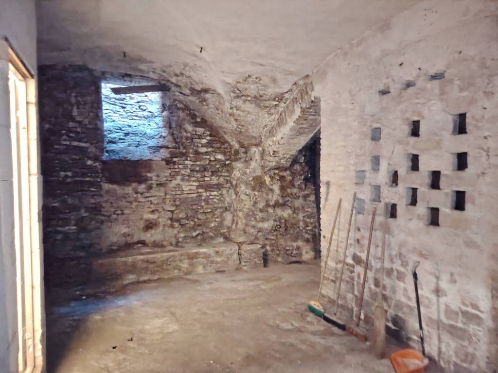 locale di sgombero in vendita a Bologna in zona San Vitale