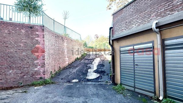 locale di sgombero in vendita a Bologna