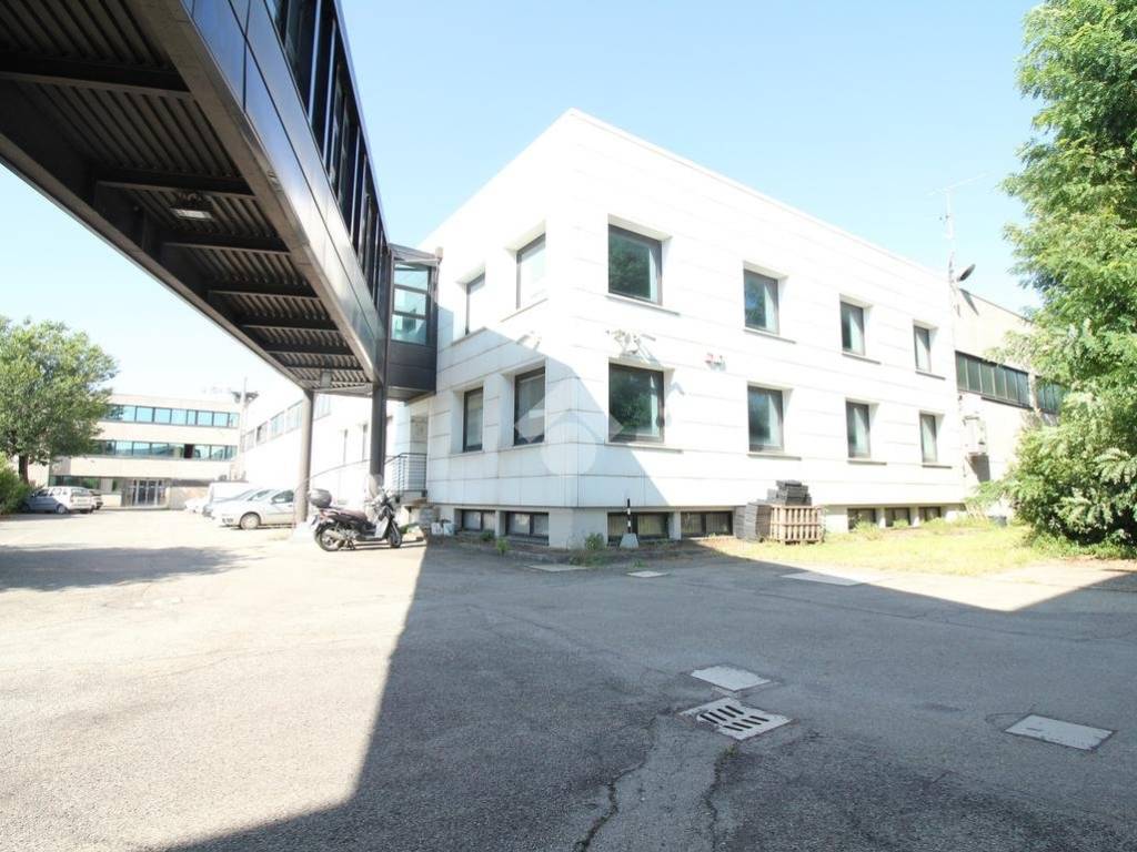 ufficio in vendita a Bologna in zona Corticella