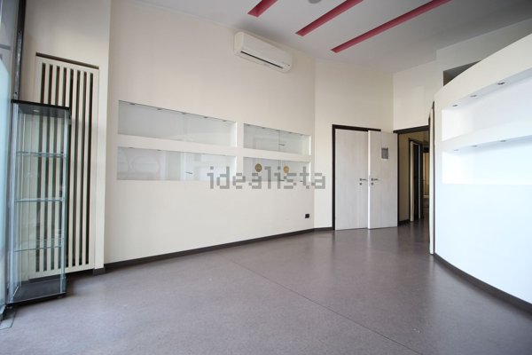 negozio in vendita a Bologna in zona Murri