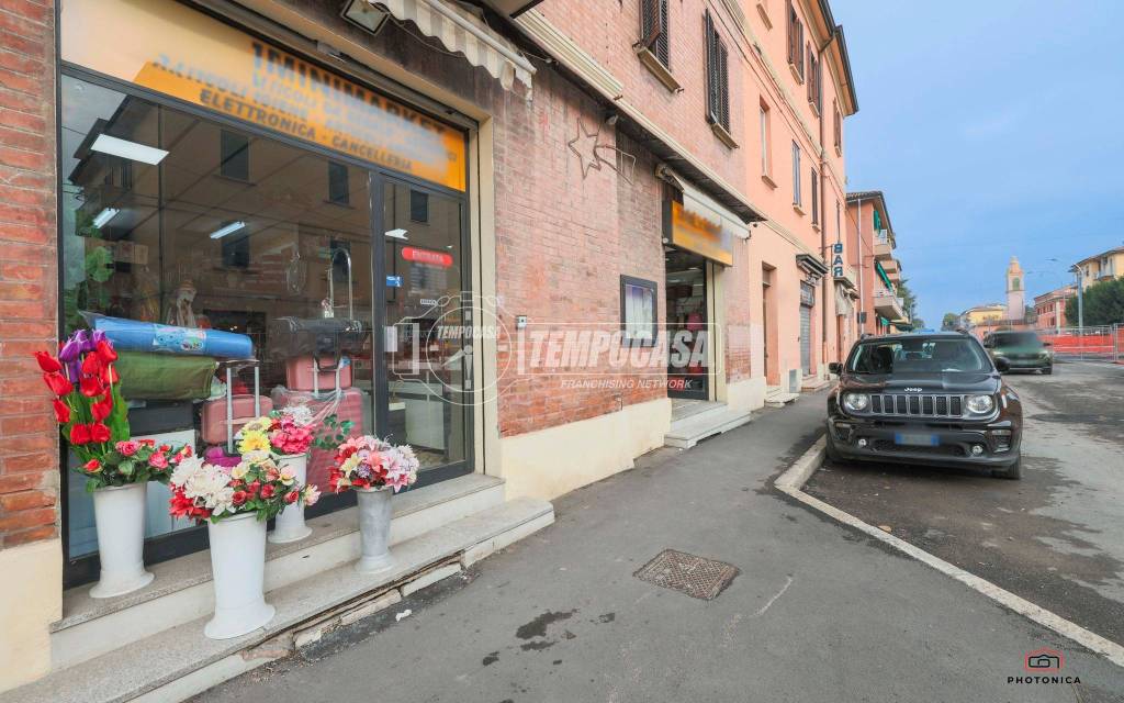 negozio in vendita a Bologna in zona Borgo Panigale