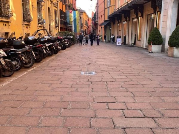 negozio in vendita a Bologna in zona Centro Storico