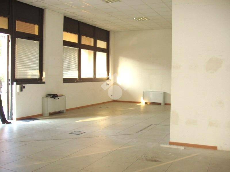 ufficio in vendita a Bologna in zona Corticella