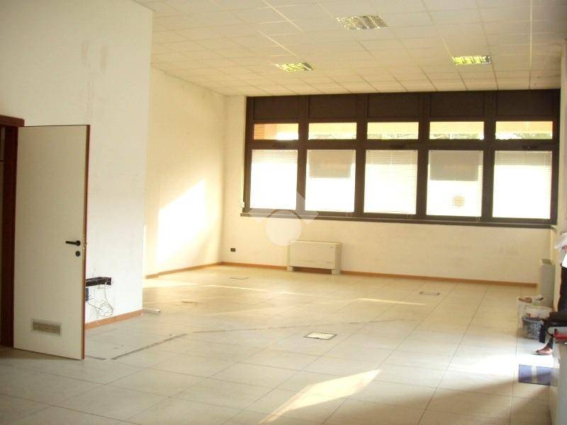 ufficio in vendita a Bologna in zona Corticella