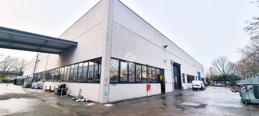 capannone in vendita a Bologna in zona San Vitale