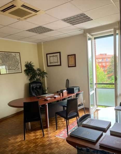 ufficio in vendita a Bologna in zona Centro Storico
