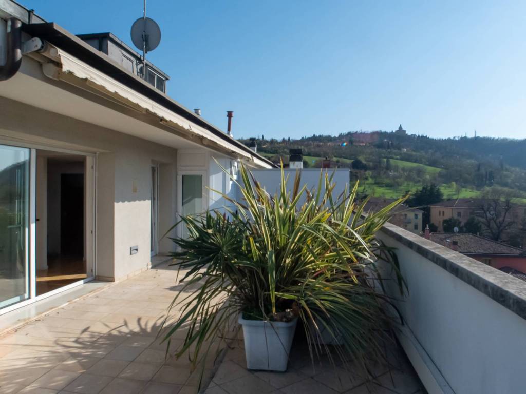 appartamento in vendita a Bologna in zona Saragozza