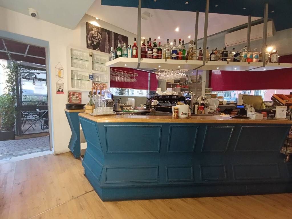 negozio in vendita a Bologna in zona Santo Stefano