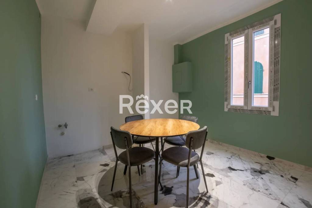 appartamento in vendita a Bologna in zona Saragozza