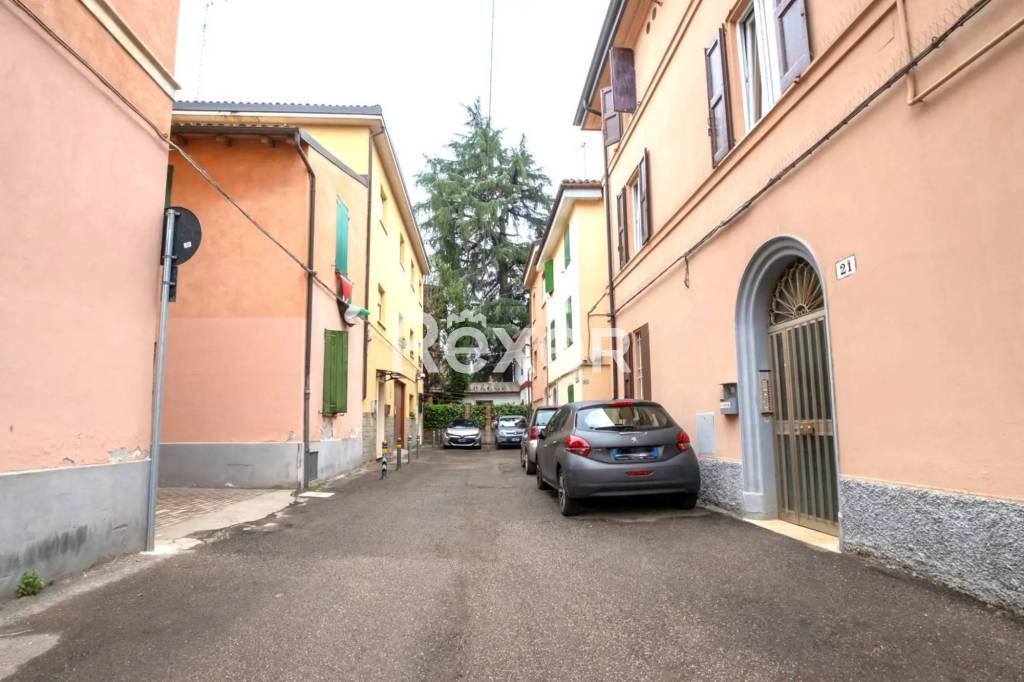 appartamento in vendita a Bologna in zona Saragozza