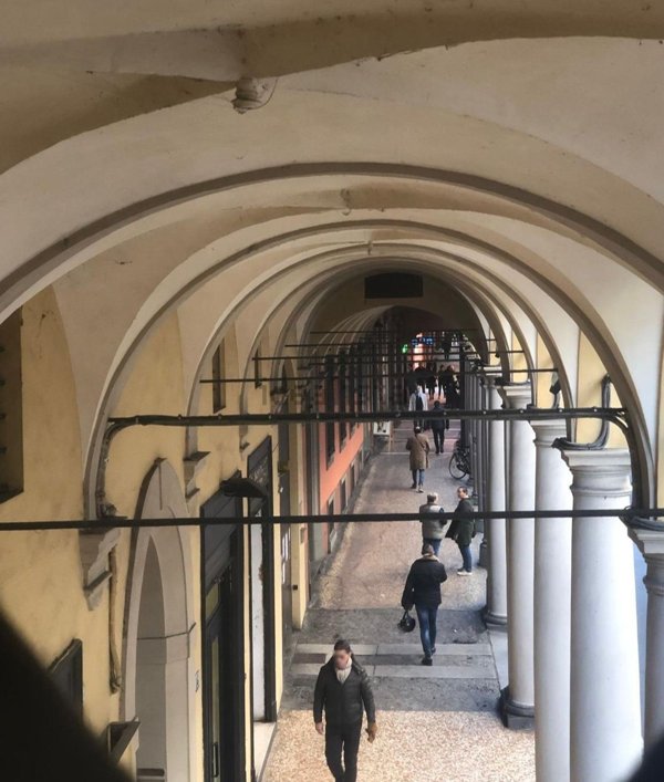 negozio in vendita a Bologna in zona Santo Stefano
