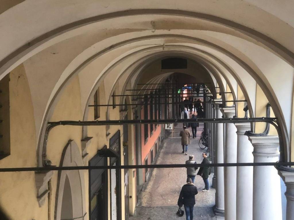 negozio in vendita a Bologna in zona Santo Stefano