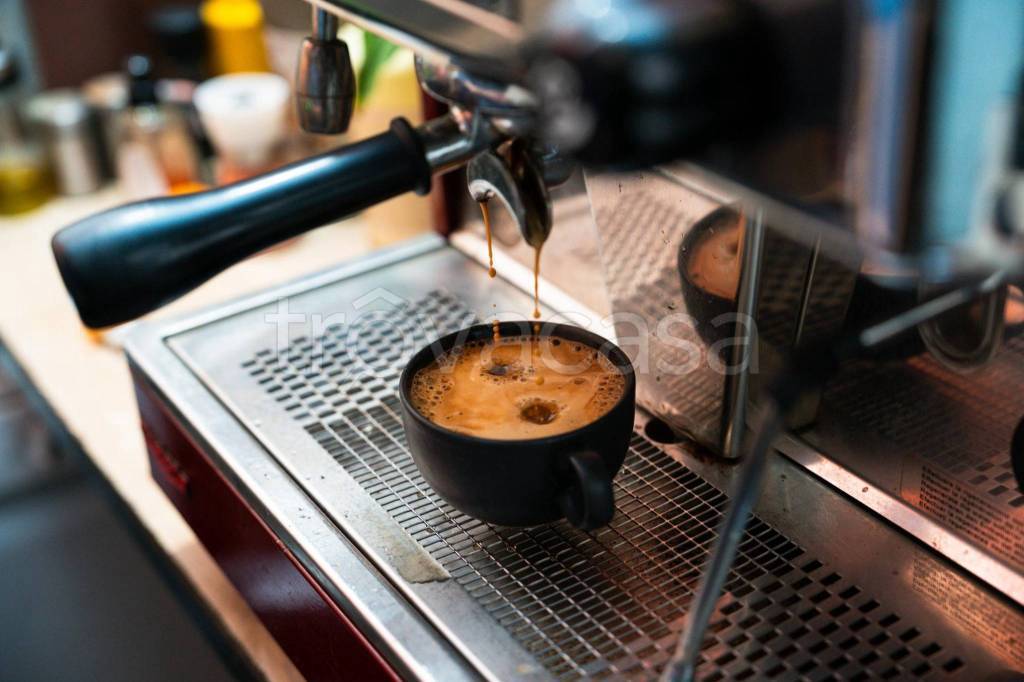 negozio in vendita a Bologna in zona Saragozza