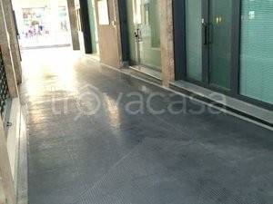 negozio in vendita a Bologna in zona Quartiere Porto