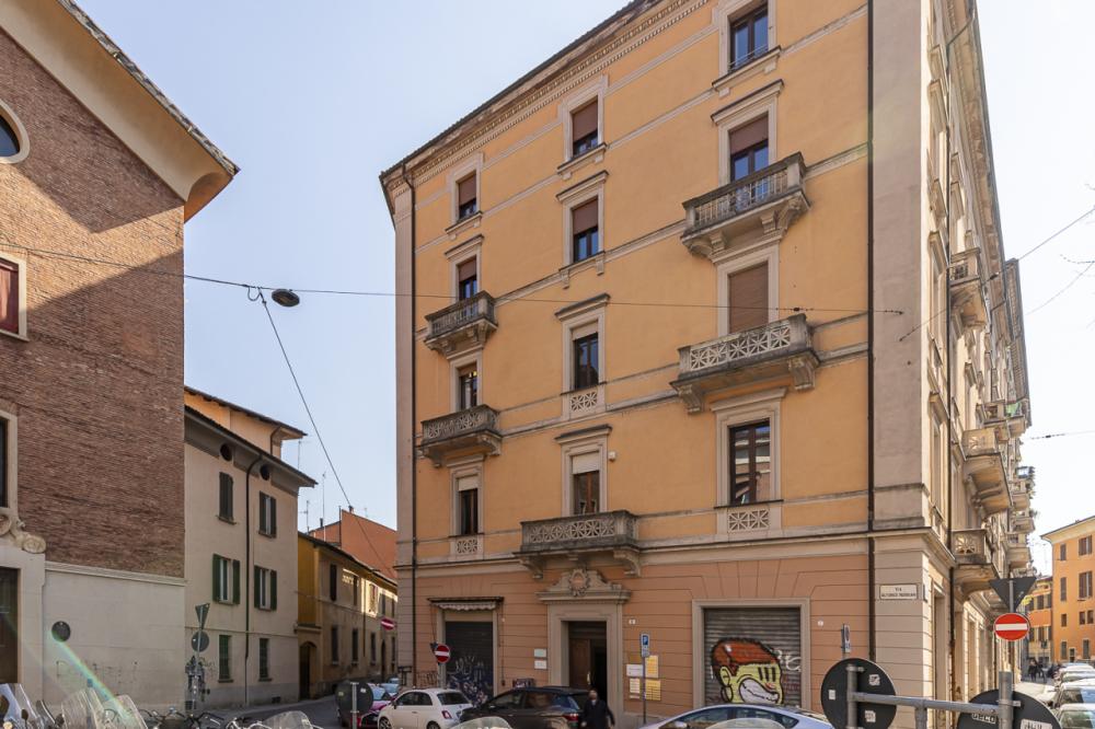 ufficio in vendita a Bologna in zona Santo Stefano