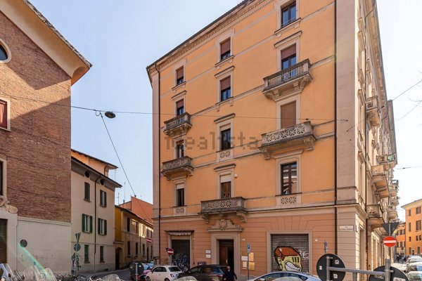 ufficio in vendita a Bologna in zona Santo Stefano