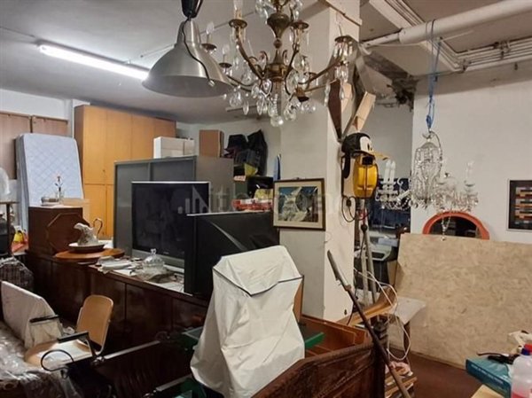 locale commerciale in vendita a Bologna in zona Saffi