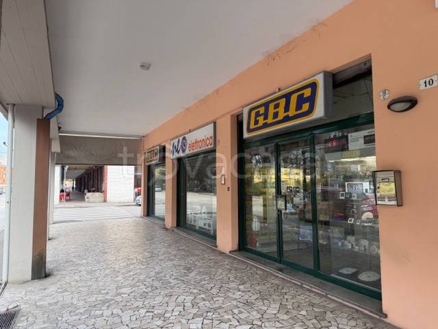 negozio in vendita a Bologna in zona Corticella