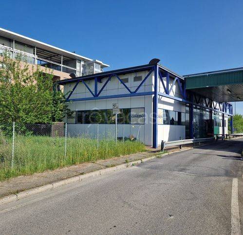 negozio in vendita a Bologna in zona Pilastro