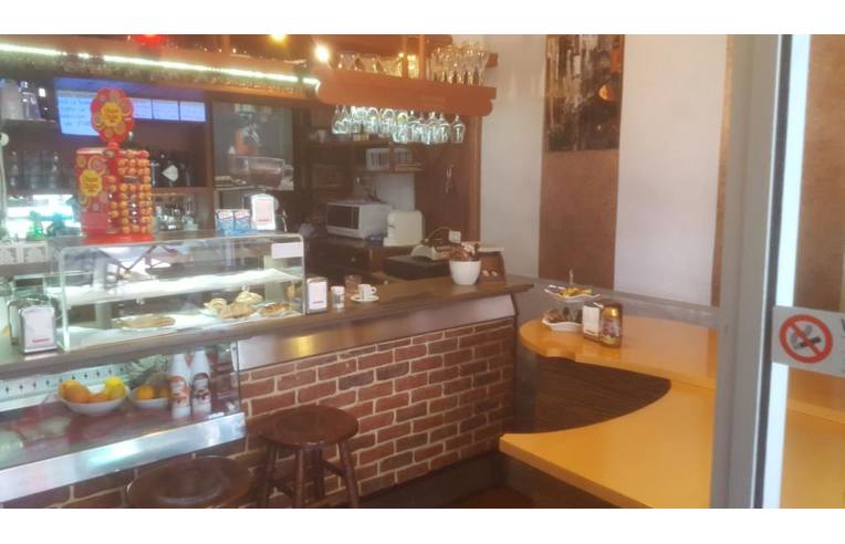 negozio in vendita a Bologna in zona Santo Stefano