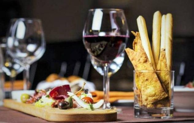 trivano in vendita a Bologna in zona Centro Storico