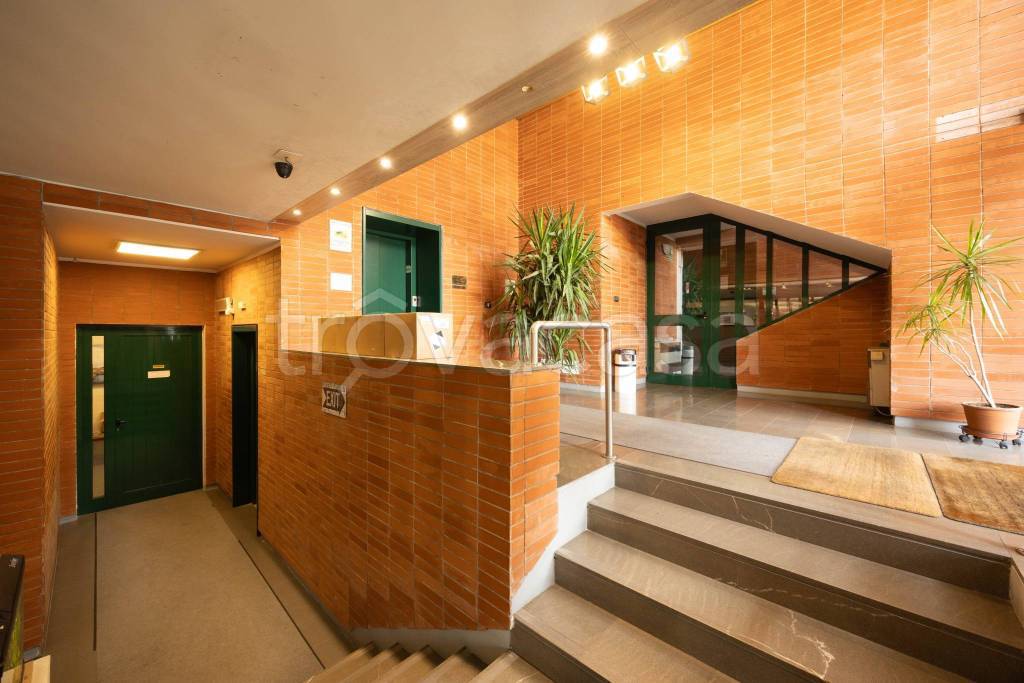 locale commerciale in vendita a Bologna in zona San Donato