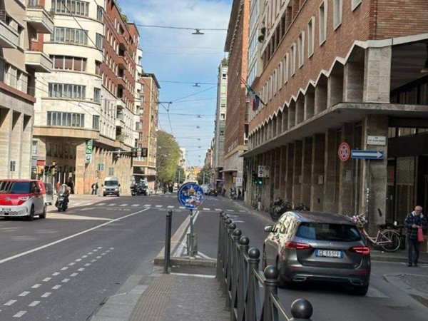 negozio in vendita a Bologna in zona Centro Storico