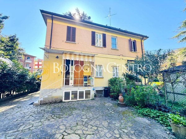 casa indipendente in vendita a Bologna in zona Santo Stefano