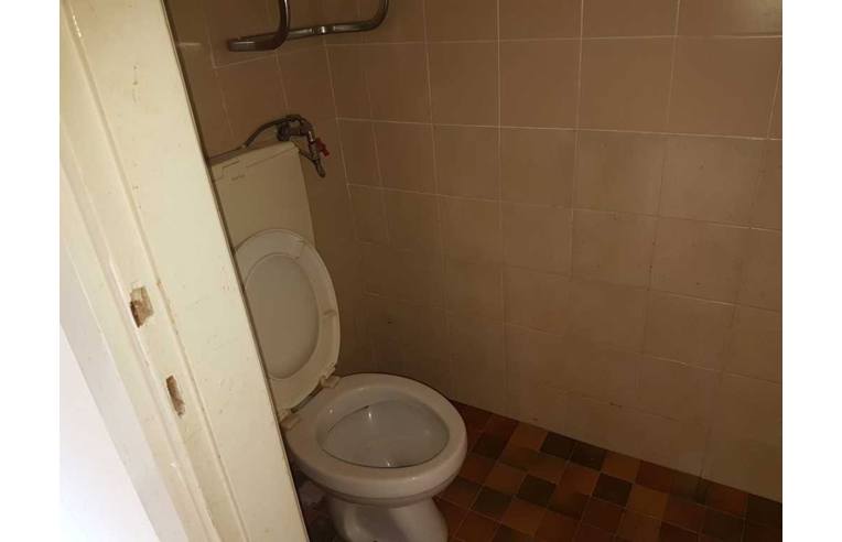 locale commerciale in vendita a Bologna