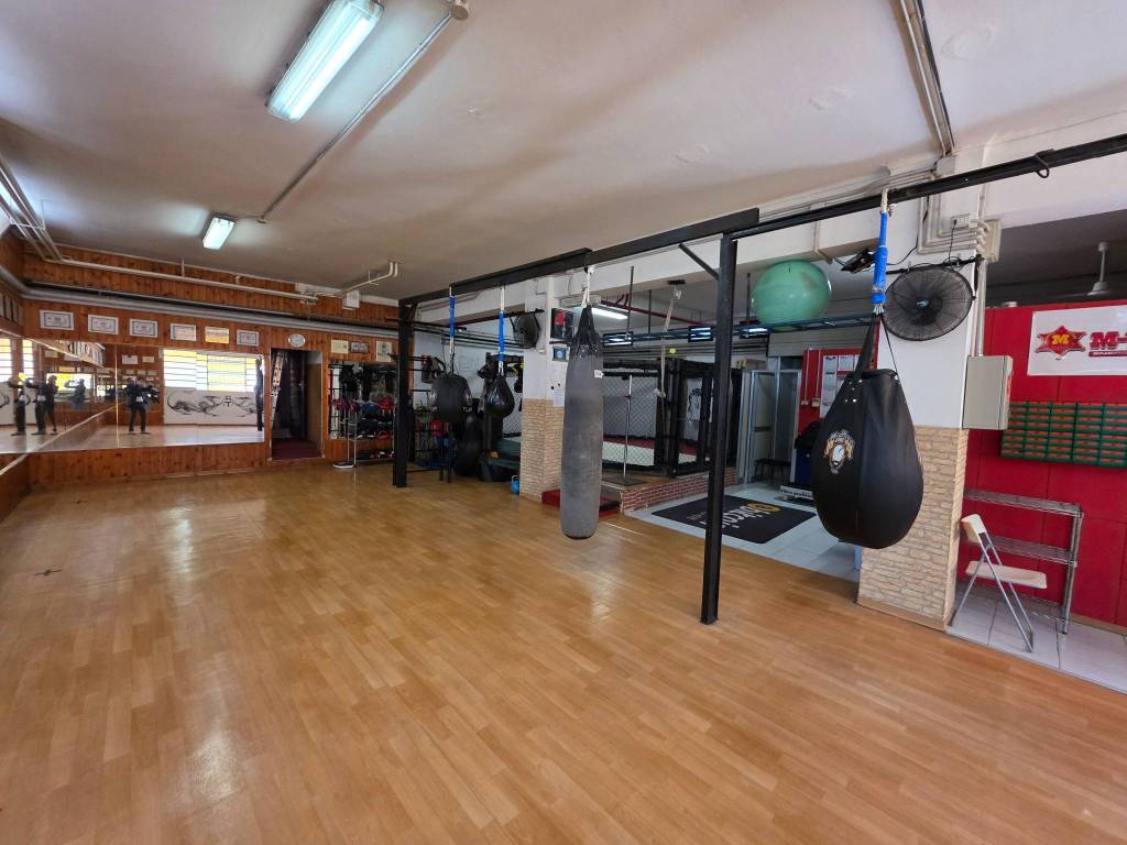 negozio in vendita a Bologna in zona Savena